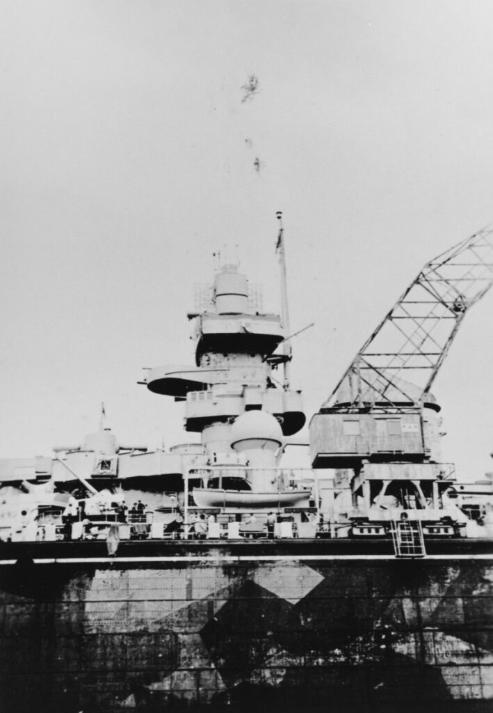 Forward superstructure, showing antennas mounted on the main gun director and foremast