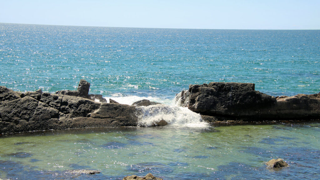 Waves coming over the rocks