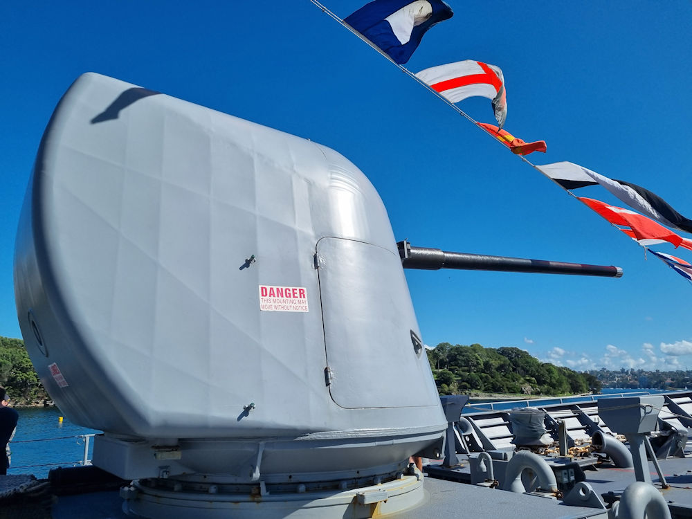 HMAS Arunta (FFH 151) 127mm Gun