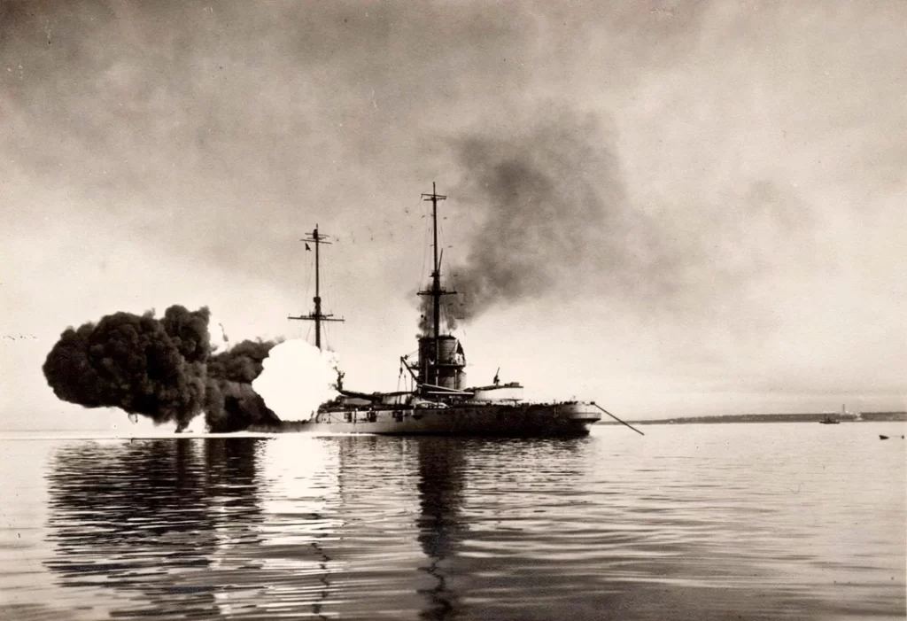 Dante Alighieri performing gunnery exercises off Taranto, 1914