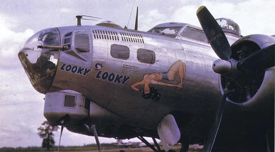 Looky Looky Boeing B-17G 44-6893 851BS/490BG