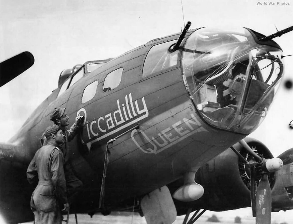 Piccadilly Queen Boeing B-17F-95-BO 42-30251 549BS/385BG XA-T