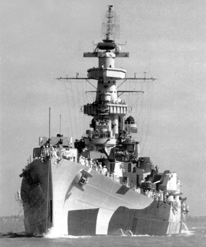 USS Alaska (CB-1), in Measure 32 1D camouflage pattern 1944