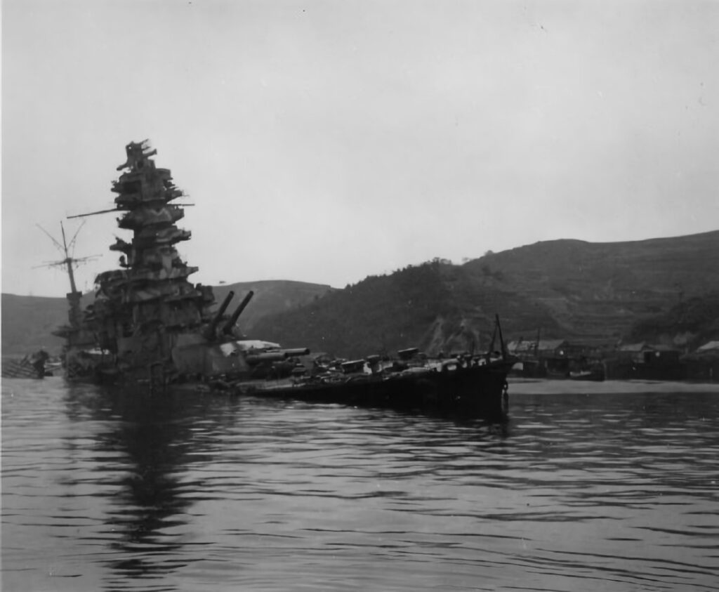 Wreck of Ise October1945