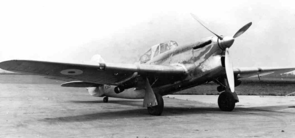 Hawker Henley Mk.I prototype was tested with underwing bombs