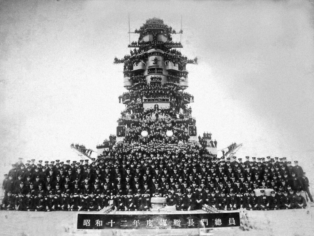 Nagato and her all crewmembers. Taken in 1937