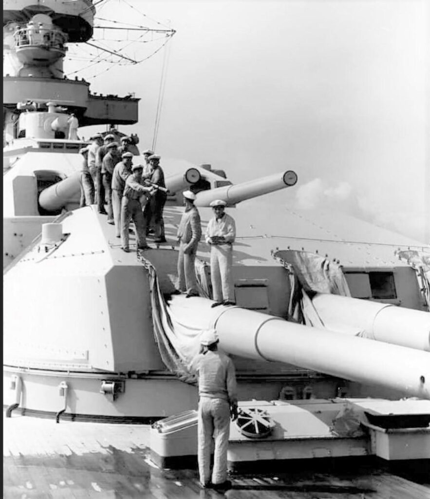 Cleaning the 28 cm main guns of Gneisenau