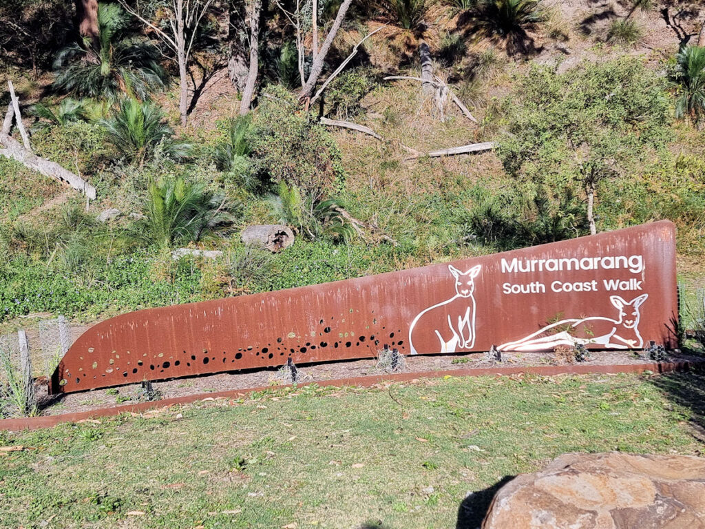 Entrance sign at the carpark Acheron Ledge walking track