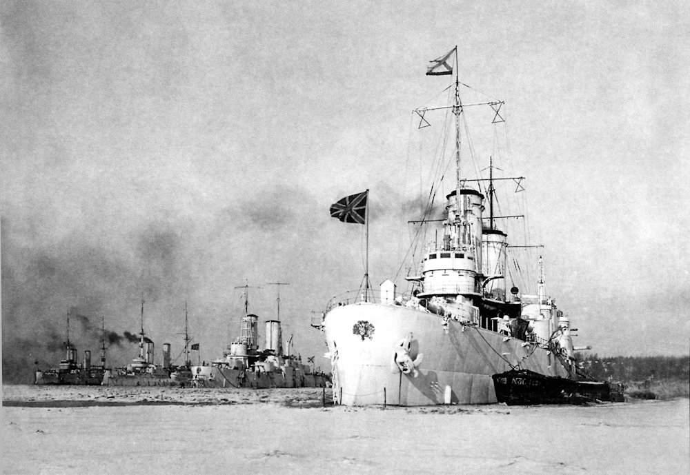 Battleships Andrei Pervozvannyy, Imperator Pavel I, Tsesarevich, Slava in Helsingfors, winter 1914-1915