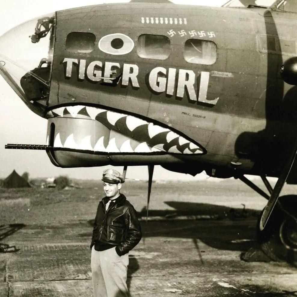 Boeing B-17 Tiger Girl of the 8th Air Force, 388th Bomb Group, 560th BS, England, 1944